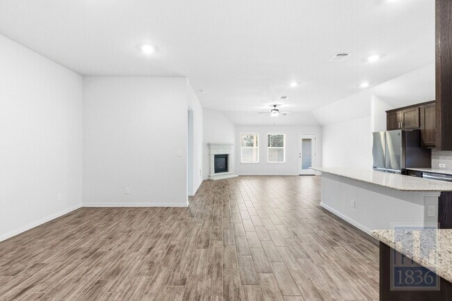 Building Photo - 188 Danbark Dr