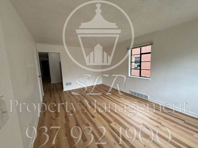 Building Photo - 212 E Bruce Ave