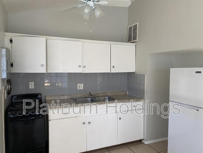 Foto del edificio - 1041 Neville Ave