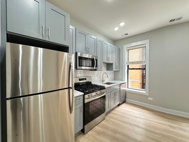 Building Photo - 451 W Belden Ave