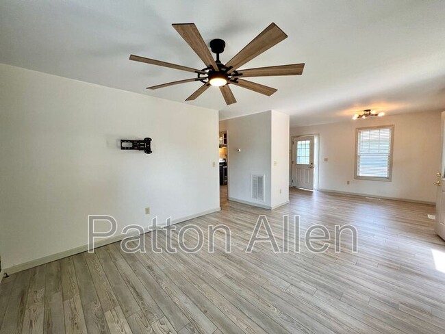 Building Photo - 130 Warren Haynes Dr