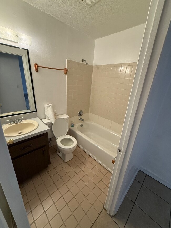 Foto del edificio - 1585 Sunset Ln