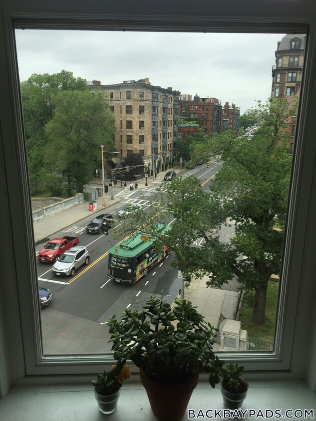 Primary Photo - 362 Commonwealth Ave