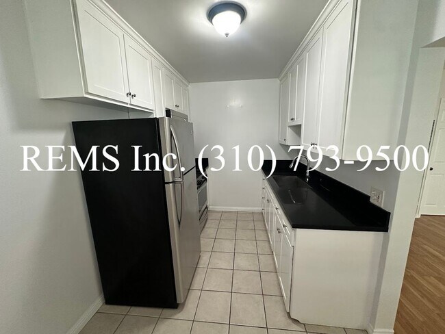 Foto del edificio - 907 Manhattan Ave