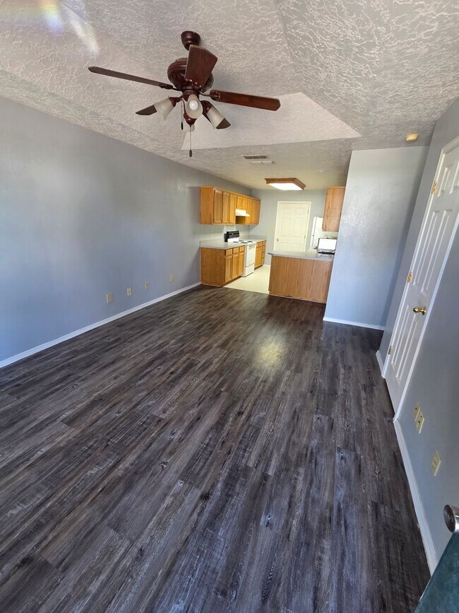 Foto del edificio - 420 E 9th St