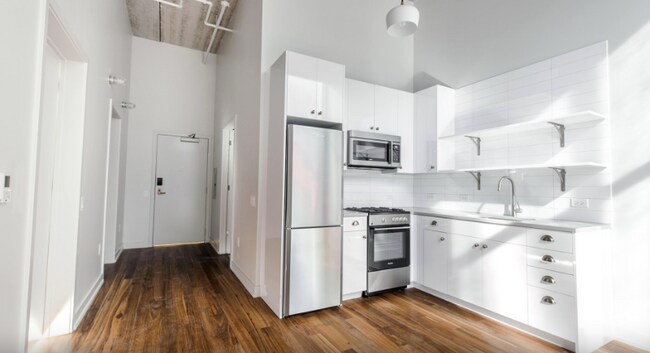 Building Photo - 887 N La Salle St