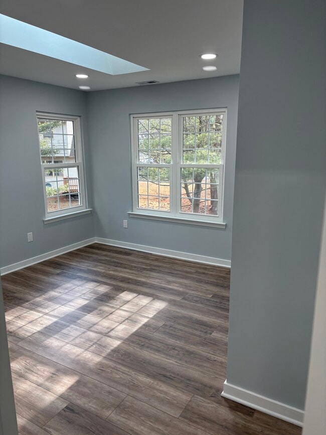 Foto del edificio - 1304 Diamond Dr