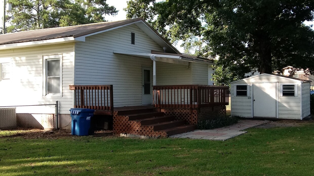 Building Photo - 414 Airport Rd