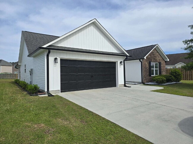 Building Photo - "Charming 3-Bedroom Retreat with Granite Finishes & Cozy Fireplace in Jacksonville!"