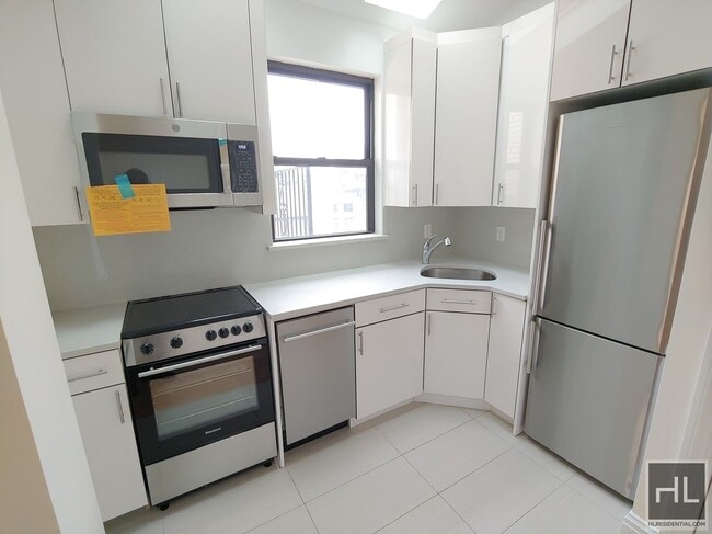 Building Photo - GORGEOUS Upper East Side 2 Bed 2 Bath - WO...