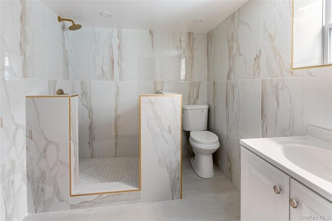 Foto del edificio - 100-30 Martense Ave