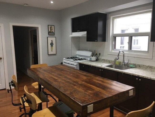 Photo du bâtiment - 796 Ossington Av