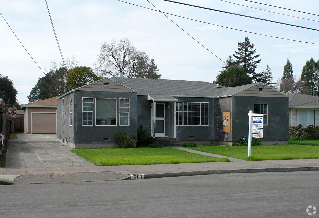 Building Photo - 507 Alderbrook Dr