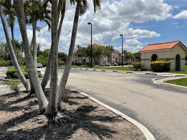 Foto del edificio - 3320 Pinewalk Dr N