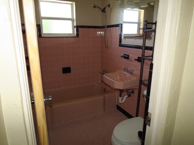 Building Photo - 52 Seacrest Dr