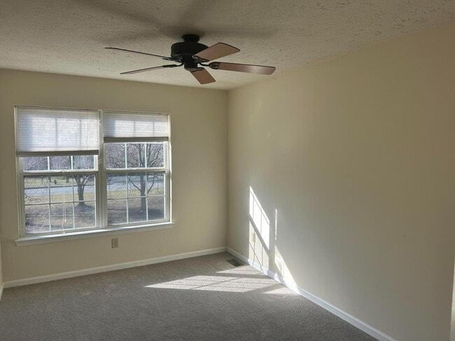 Building Photo - 892 N Waterford Ln