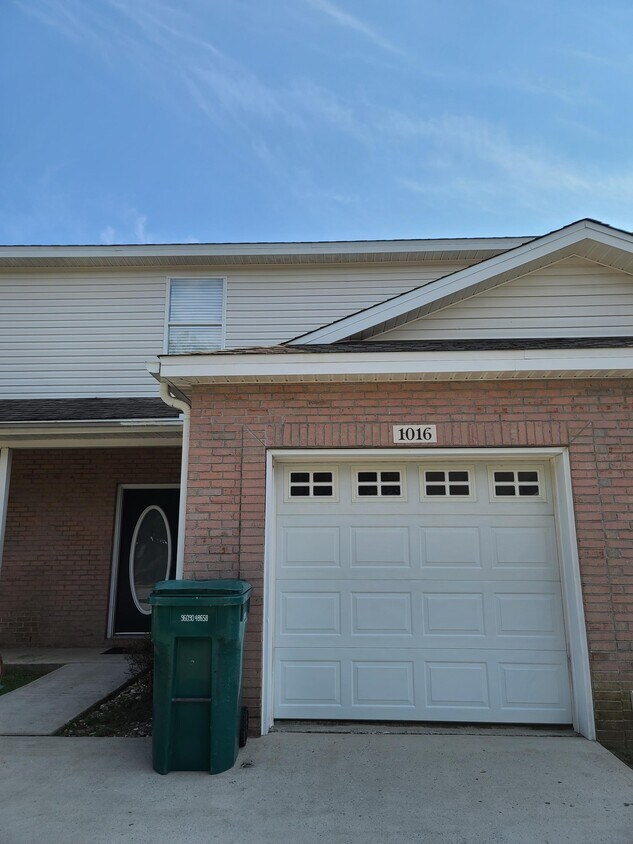 Foto principal - 1016 Anniston Ct