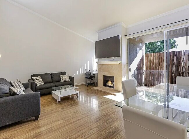 Foto del edificio - 5325 Newcastle Ave