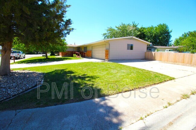 Building Photo - 1839 N Crestmont Dr
