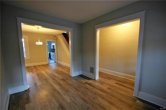 Building Photo - 4 Bedroom Twin Home in West Bethlehem!