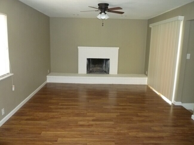Foto del edificio - Concord! Dana Estates 3 bedroom 2 bathroom...