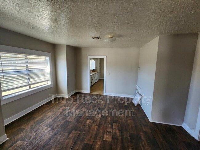 Building Photo - 916 Arlington St