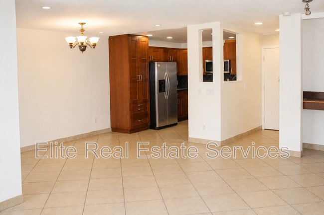 Building Photo - 6757 Friars Rd