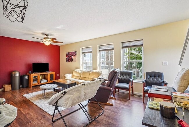 Área de la sala de estar - 8302 Westown Pky