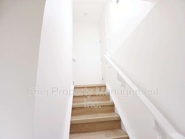 Building Photo - 20947-20920 20 Ave NW