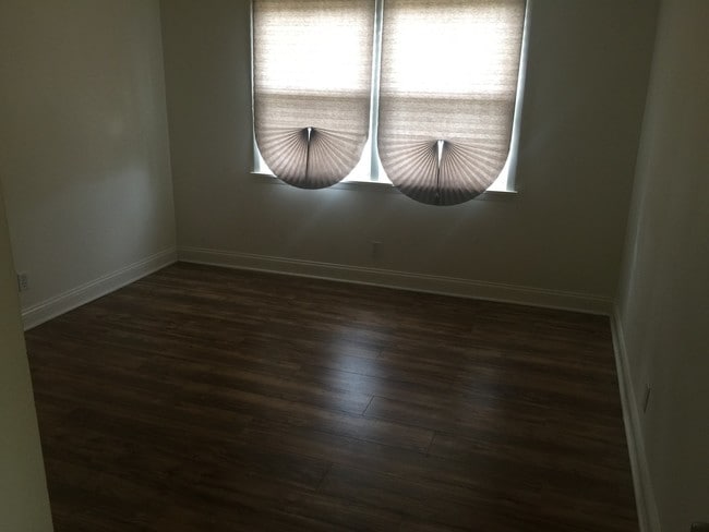 DORMITORIO 1 - 4555 W Wellington Ave