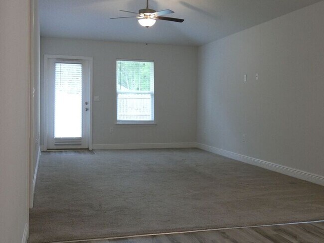 Building Photo - 8808 Smiley Ct