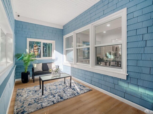 Building Photo - 4 Bedroom Single Family Home in Oakland  (...