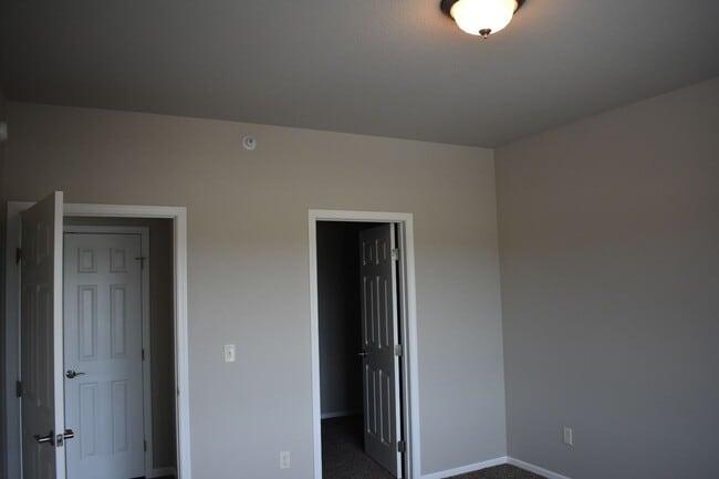 Building Photo - The Nest I