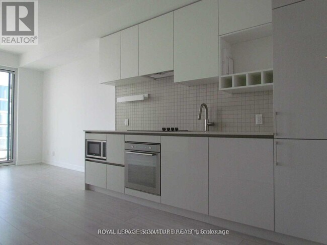 Photo du bâtiment - 950 Portage Pkwy