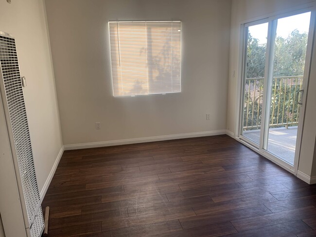 Foto del edificio - 238 E Vernon Ave