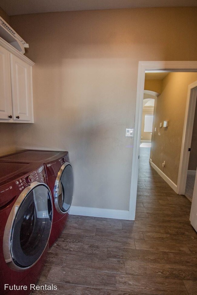 Building Photo - 4 br, 3 bath House - 816 Shiprock