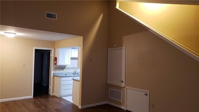 Building Photo - 5729 Crestmore Dr