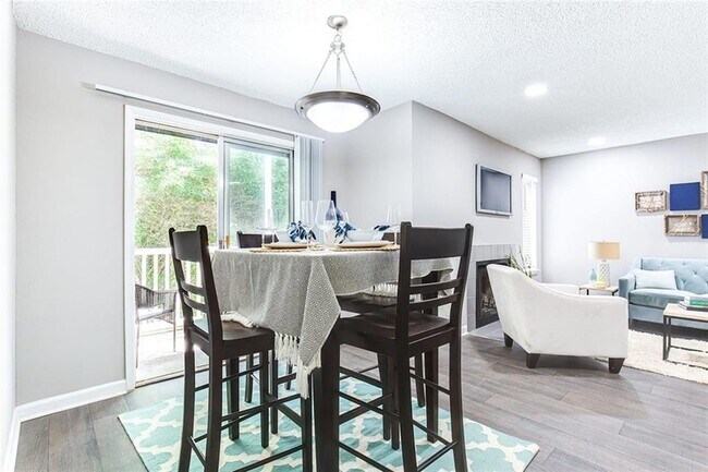Foto del edificio - 5151 Beverly Glen Village Ln