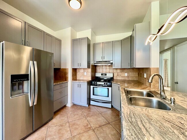 Foto del edificio - AVAILABLE NOW! 3 Bedroom 2 Bathroom POOL HOME in Palm Springs !