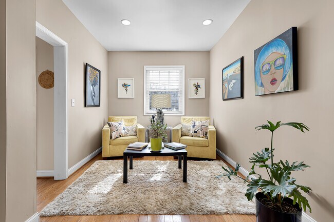 Foto del edificio - 908 Farragut St NW