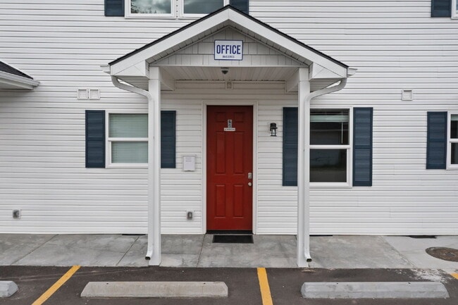 Building Photo - "Discover Comfort & Style: Spacious 3-Bed,...