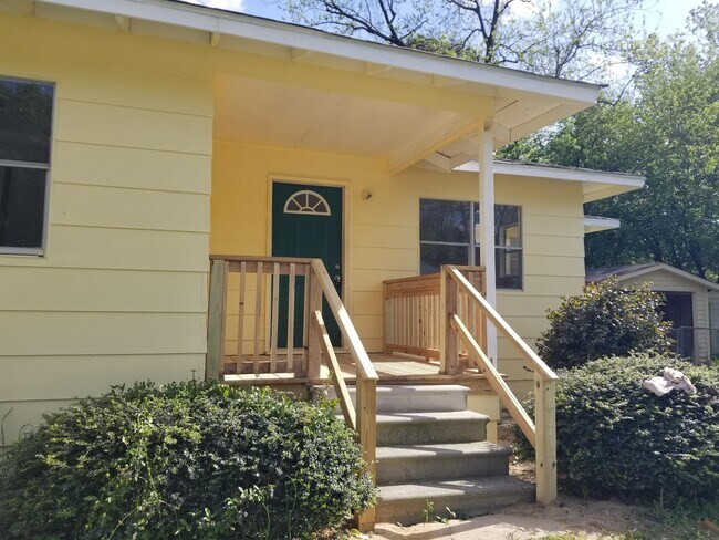 Building Photo - 1413 3rd St S