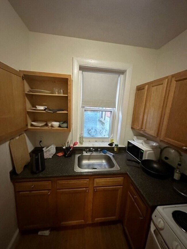 Building Photo - Awesome two bedroom in the heart of Brookline