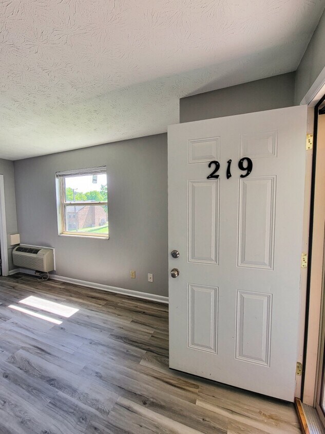 Foto principal - 107 W Carter Rd