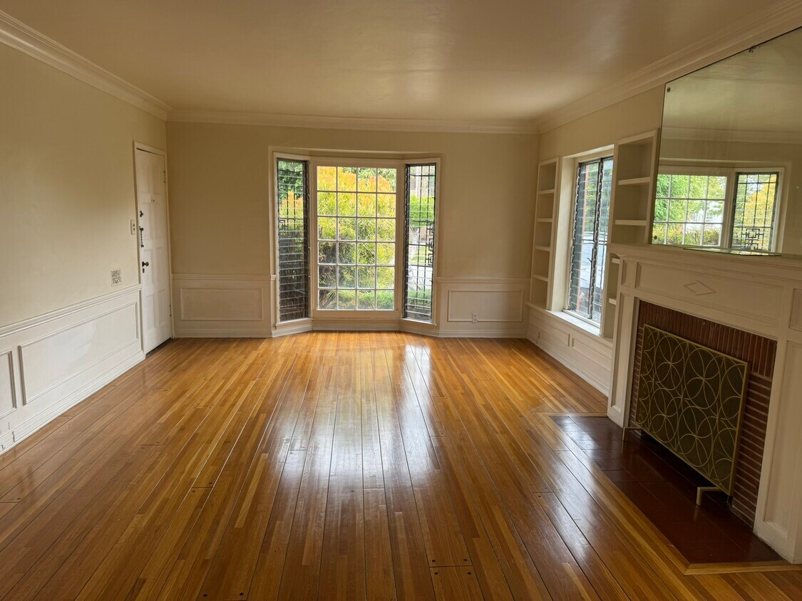Living Room - 1137 Meadowbrook Ave