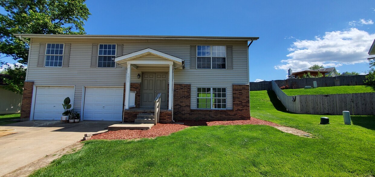 Foto principal - 1615 Fairwood Forest Dr