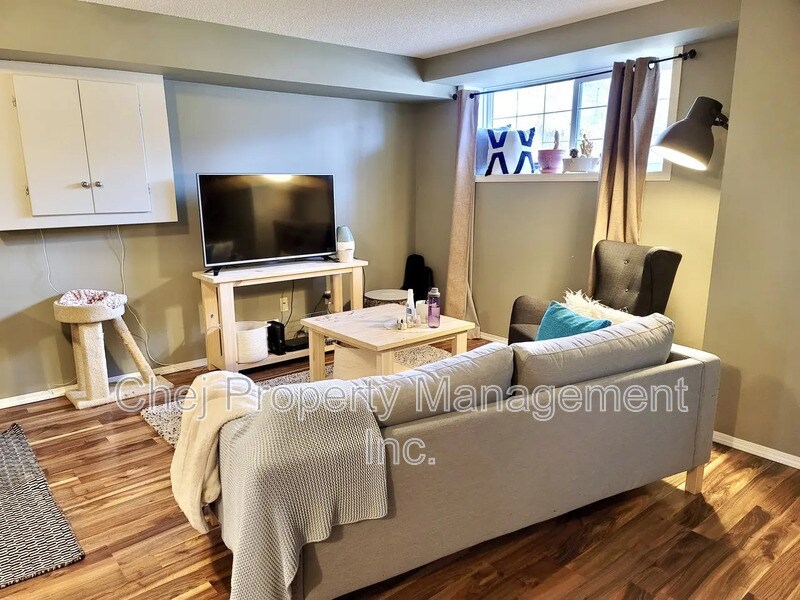 Photo principale - 148 Brintnell Blvd NW