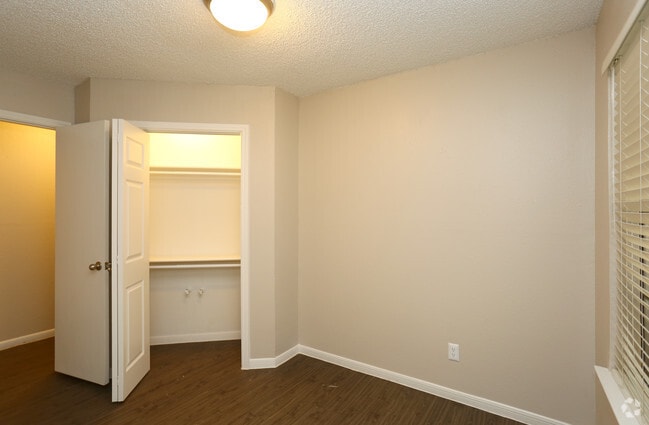 2BR-1BA First Bedroom - Balcones Club