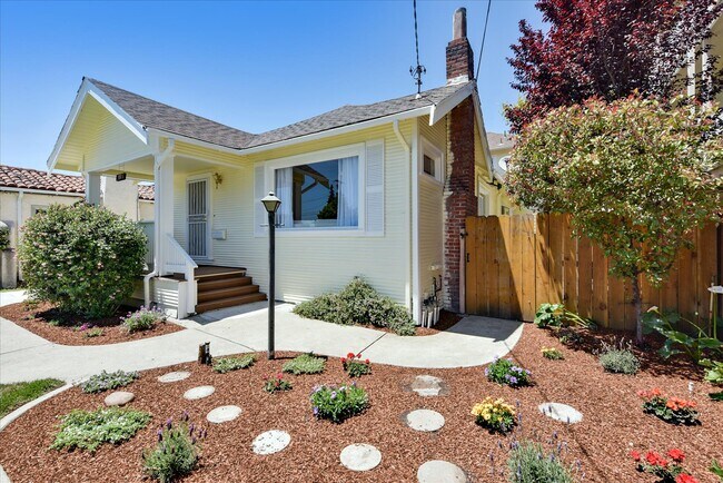 Building Photo - 580 Dowling Blvd
