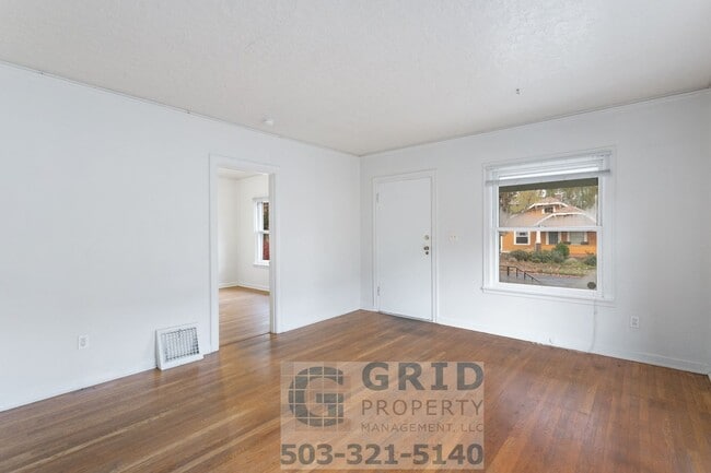 Photo - Charming 2 Bedroom Available in Popular N Kenton Neighborhood! House